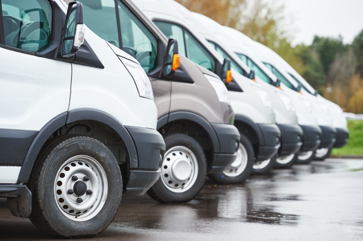 samochody transportujące sprzęt medyczny